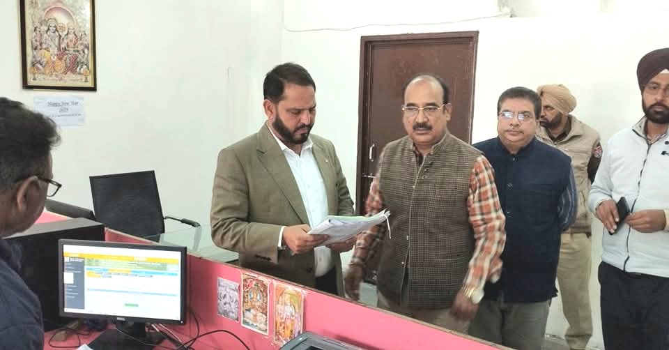 डिप्टी कमिश्नर ने तहसील कार्यालय नवांशहर का औचक निरीक्षण किया